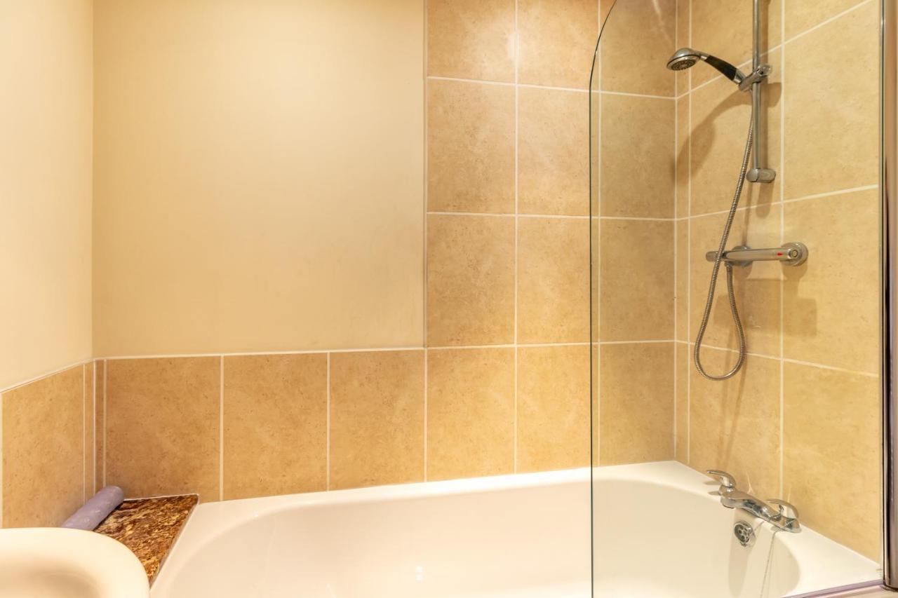 Host & Stay - Hillbrook House Apartment Great Malvern Ngoại thất bức ảnh